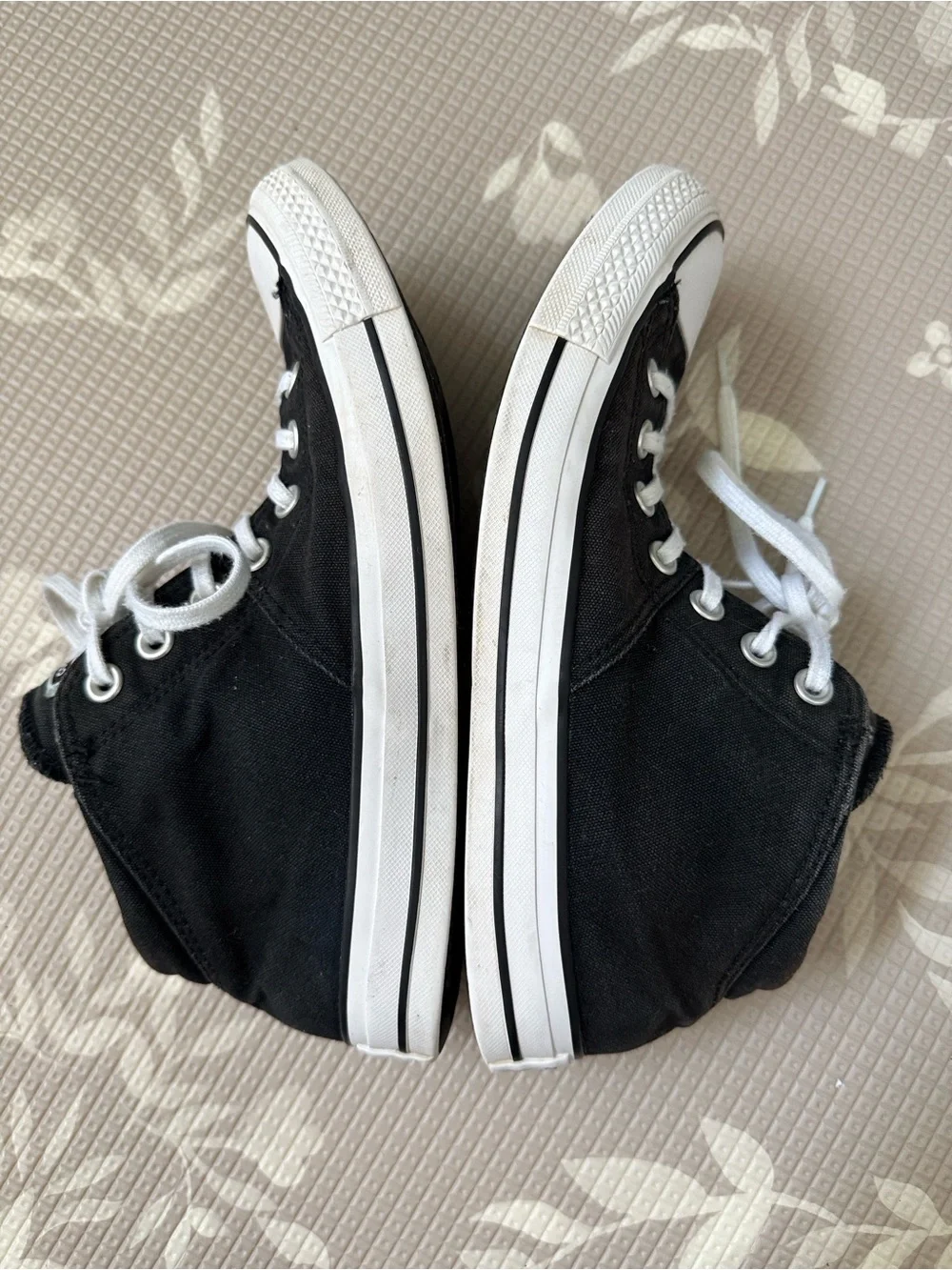 Converse Black Women's 10 Men’s 8 High-Top Sneakers with White Laces - Picture 4 of 7